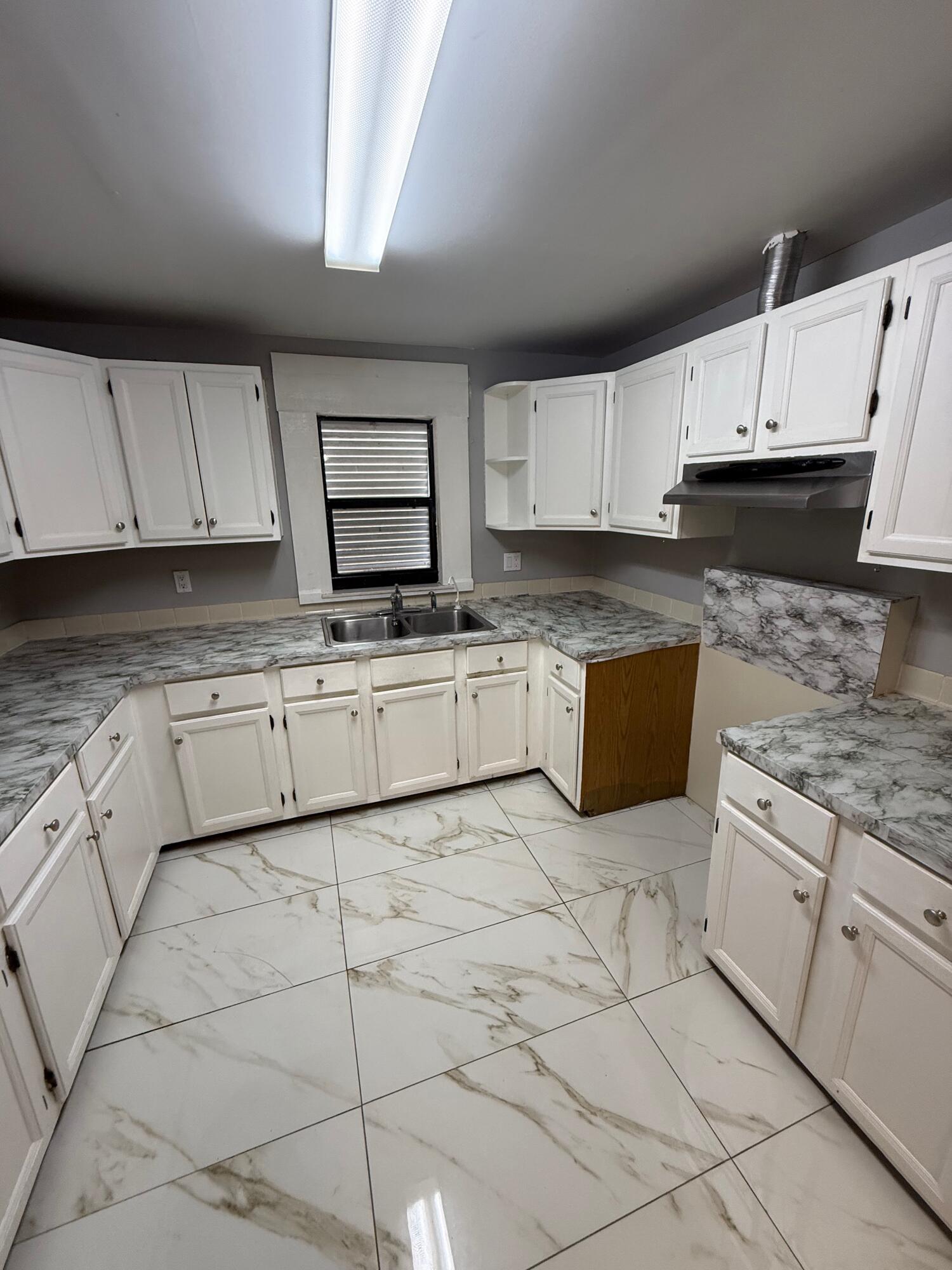 HAVERHILL RIDING ESTS IN - Residential Lease