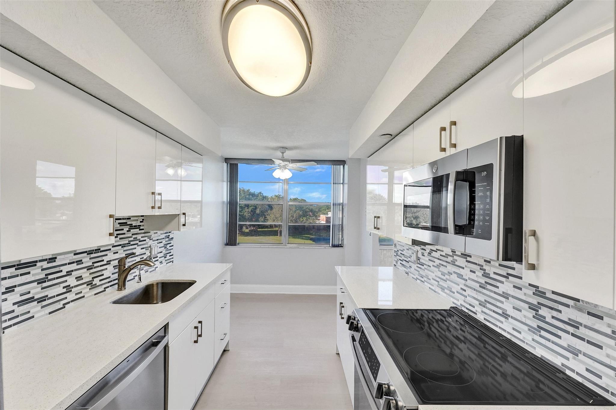 1000 Saint Charles Pl 305