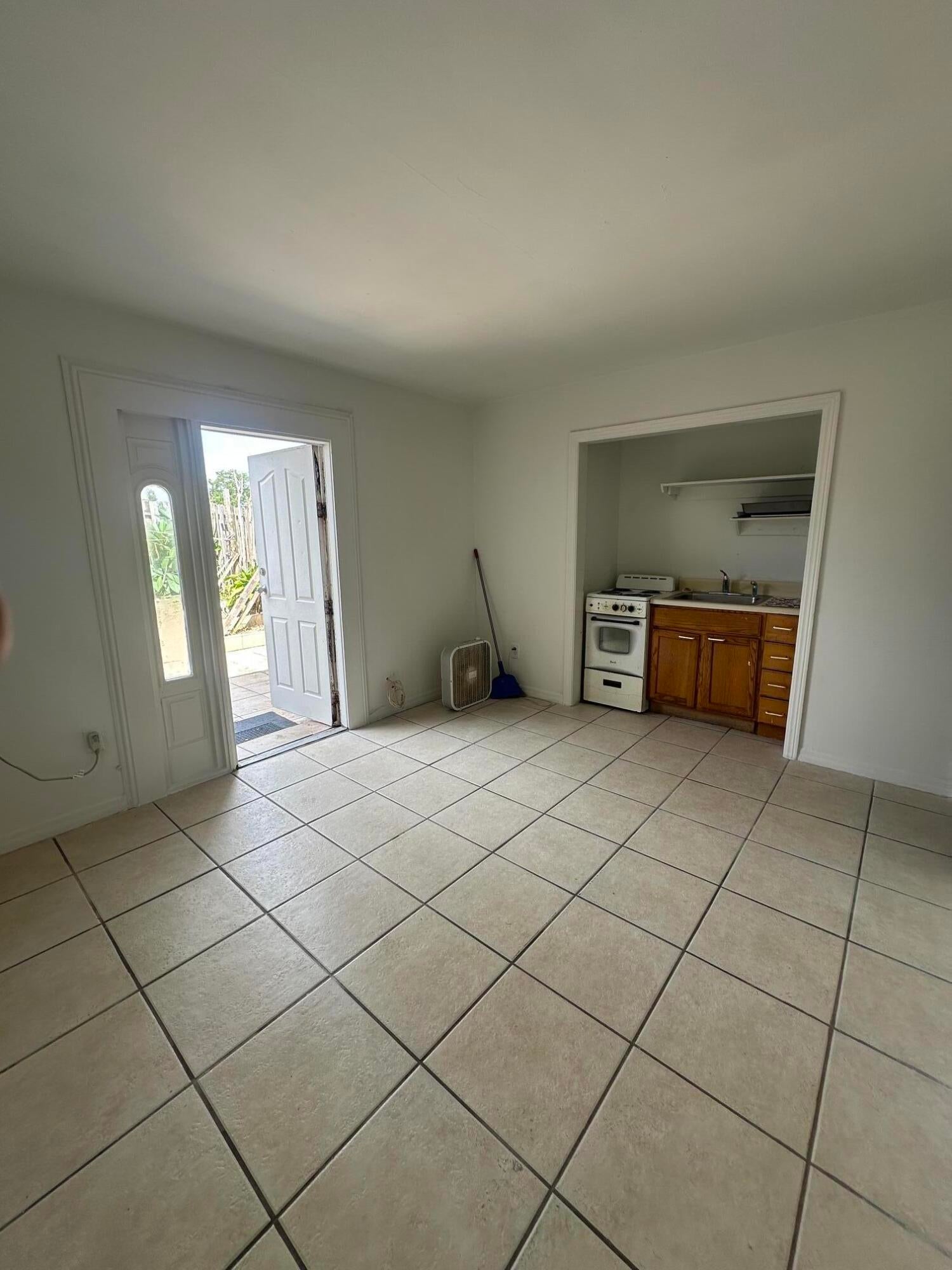 4058 N US HIGHWAY 1 C
