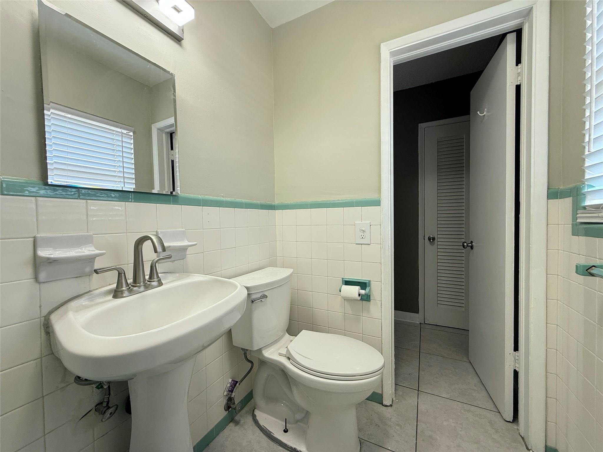 Oakland Park Second Add 1 - Residential Lease