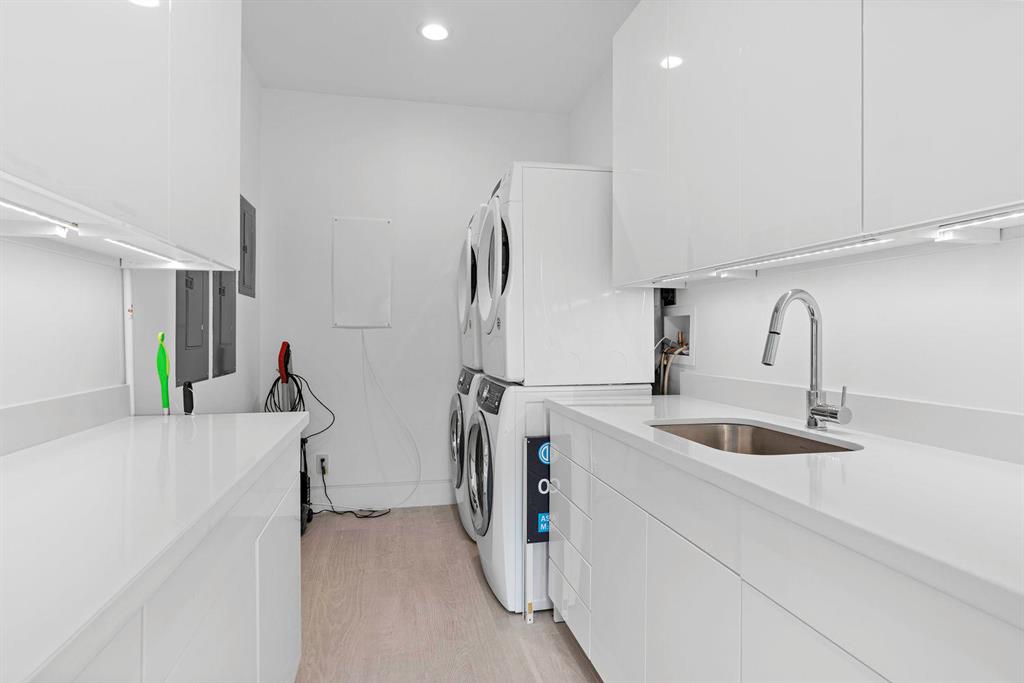 DODGE ESTATES LOT 21 & PART OF LOT 22 AS IN OR1770 - Residential