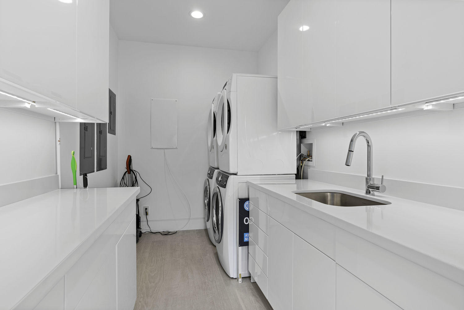 DODGE ESTATES LOT 21 & PART OF LOT 22 AS IN OR1770 - Residential