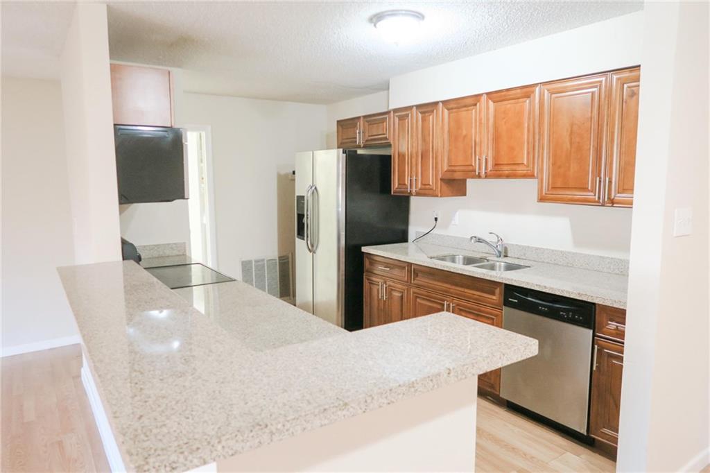 Westwood Commy 5 78-39 B - Residential Lease