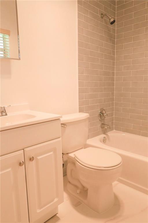 Westwood Commy 5 78-39 B - Residential Lease