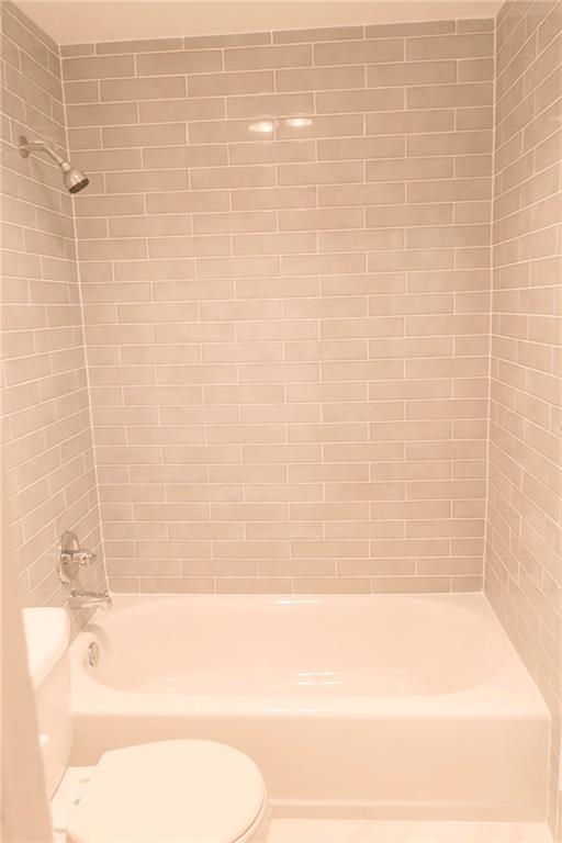 Westwood Commy 5 78-39 B - Residential Lease