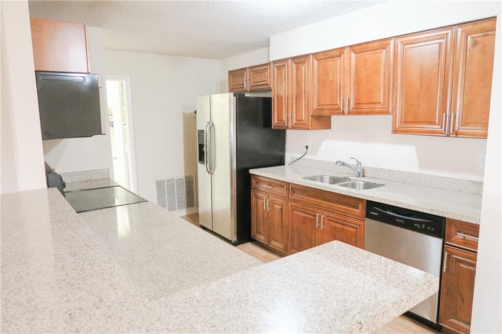 Westwood Commy 5 78-39 B - Residential Lease