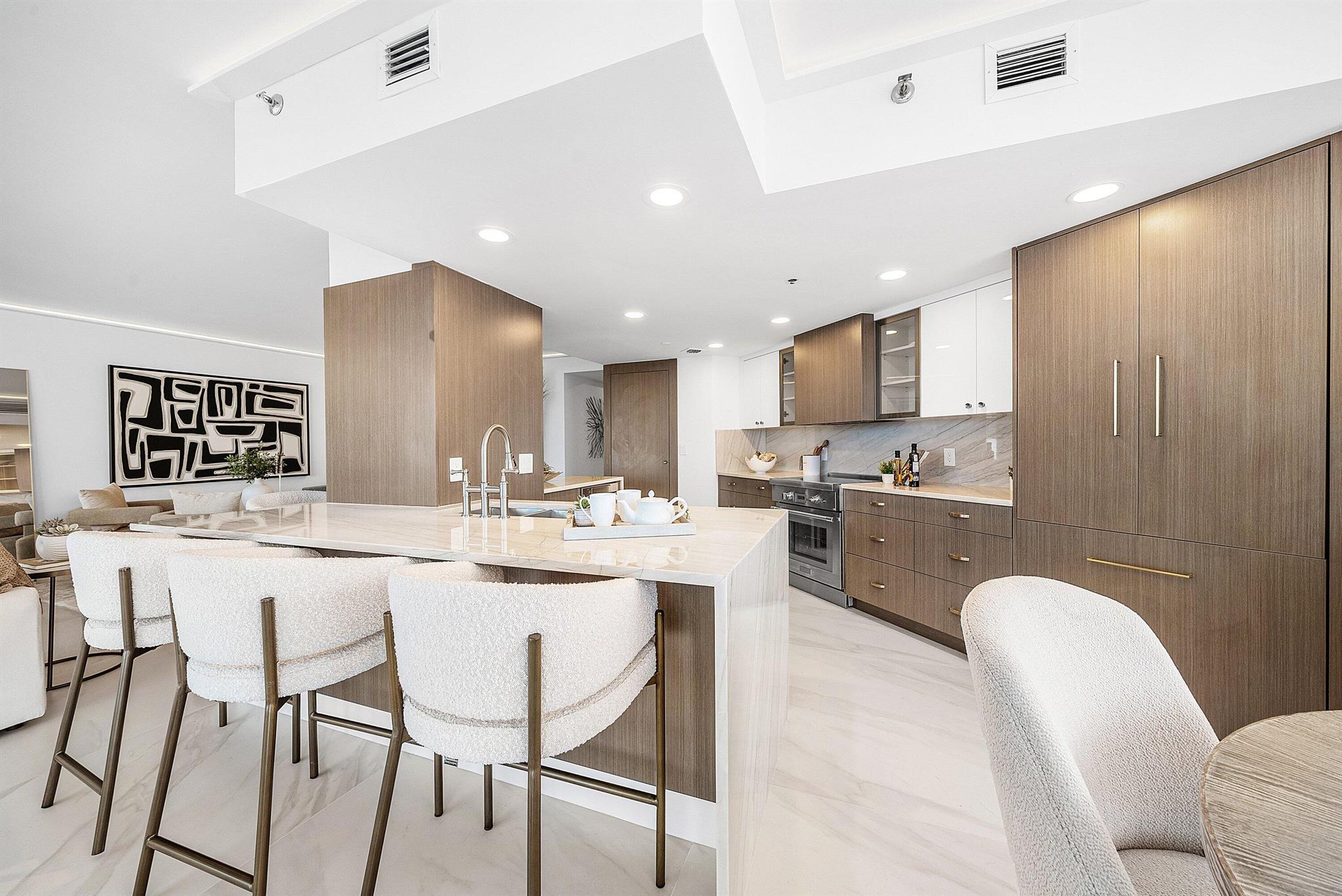 PLAZA OF THE PALM BEACHES - Residential