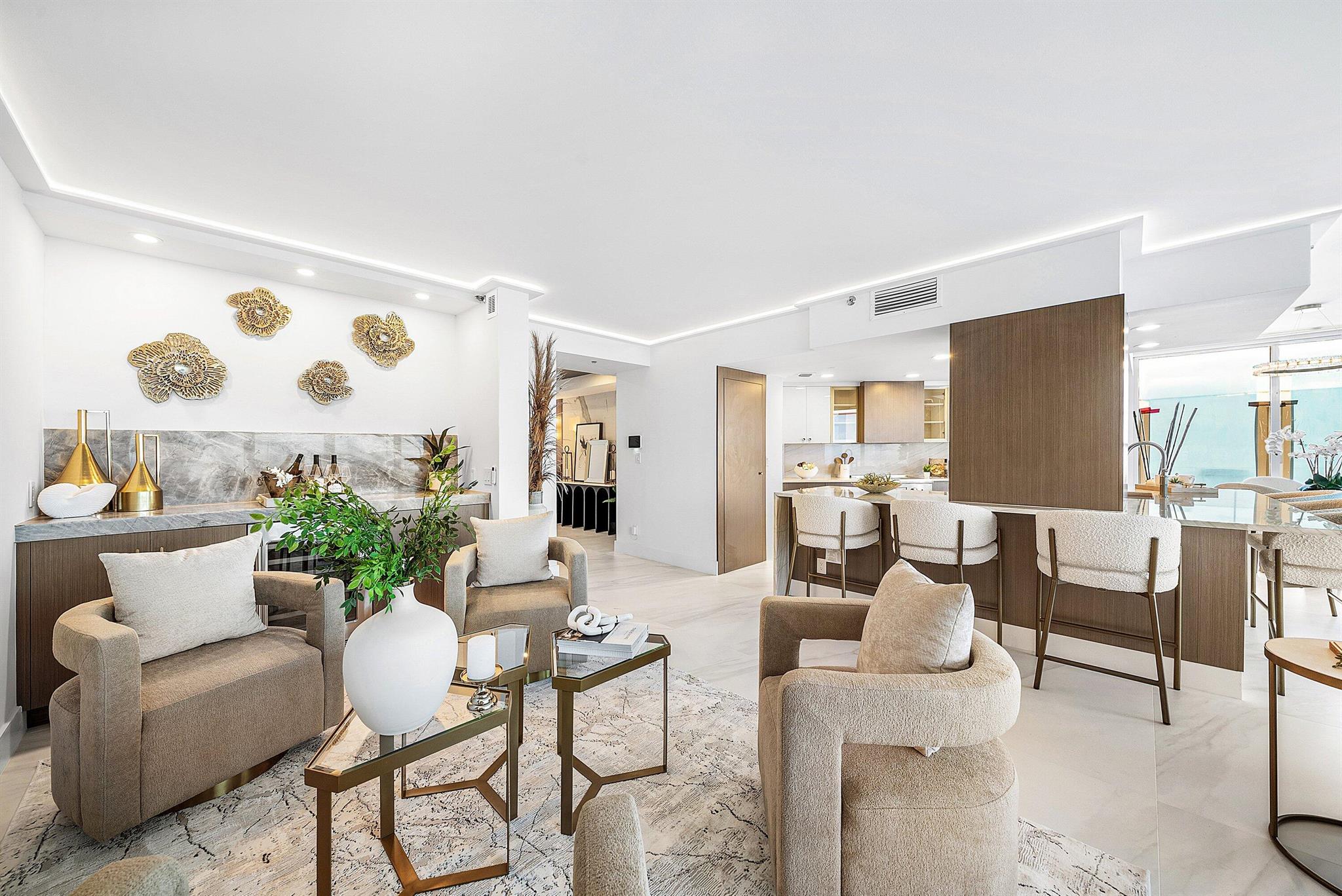 PLAZA OF THE PALM BEACHES - Residential