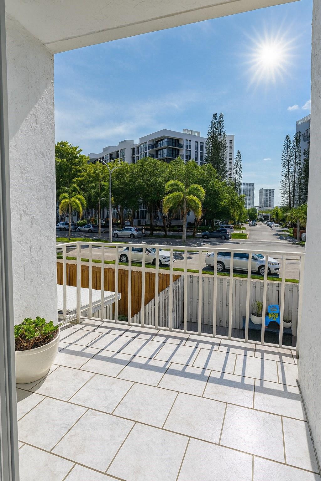 Townhouses Of Venetian Pa - Residential Lease