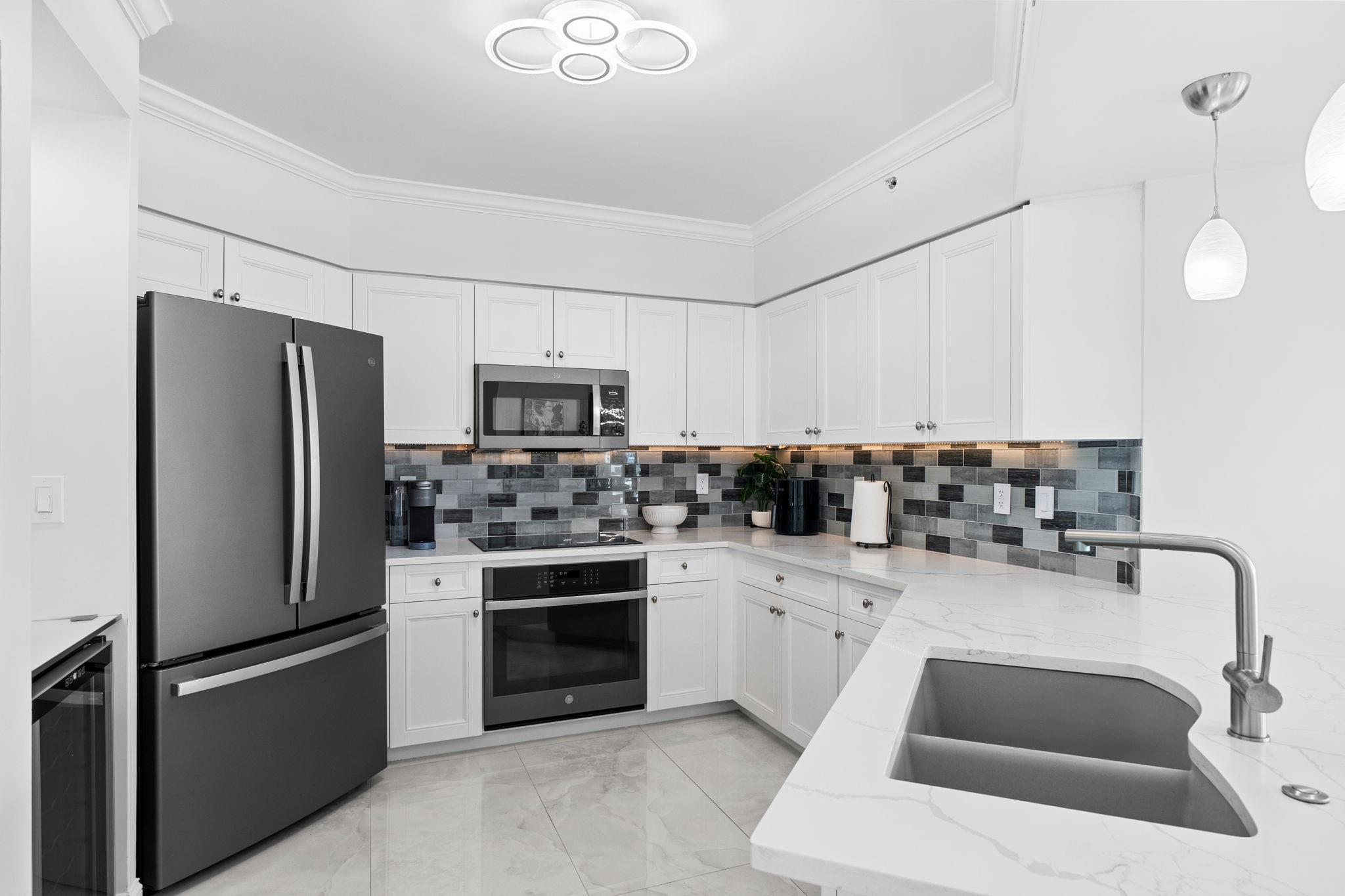 347 N New River 1010