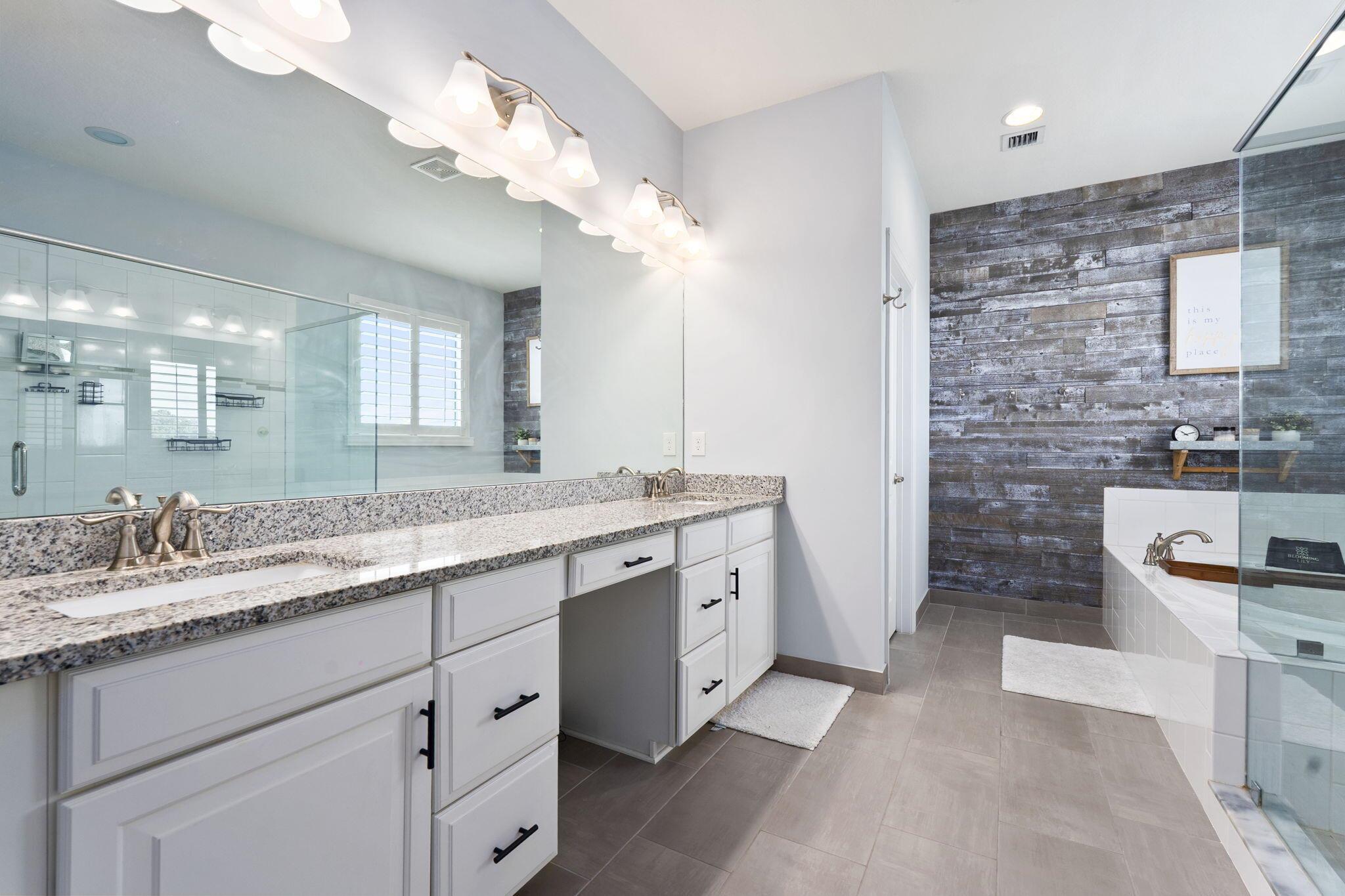 BANYAN BAY - Residential