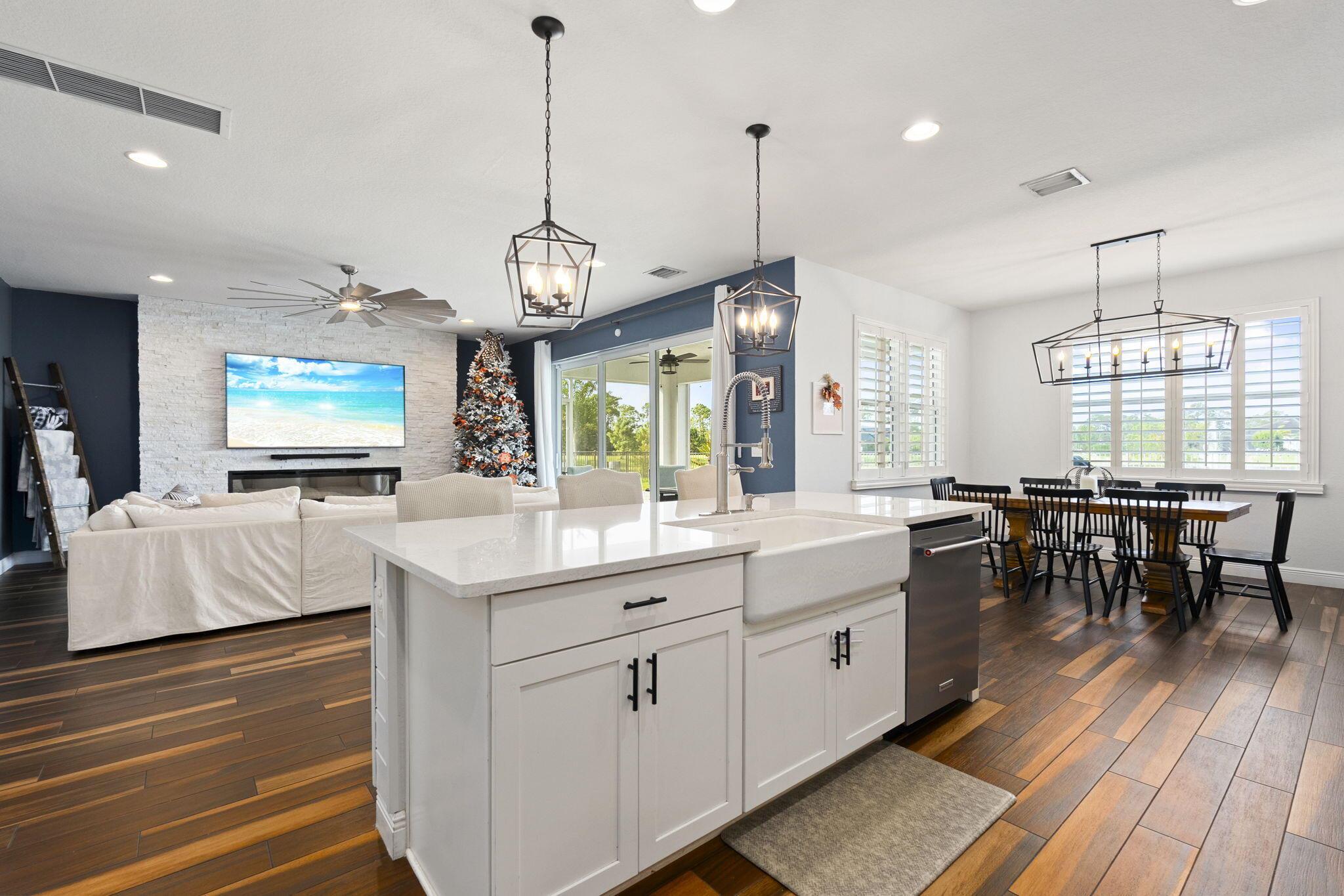 BANYAN BAY - Residential