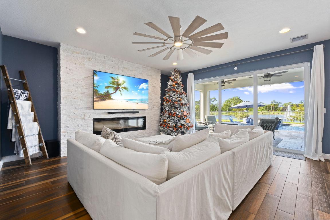 BANYAN BAY - Residential