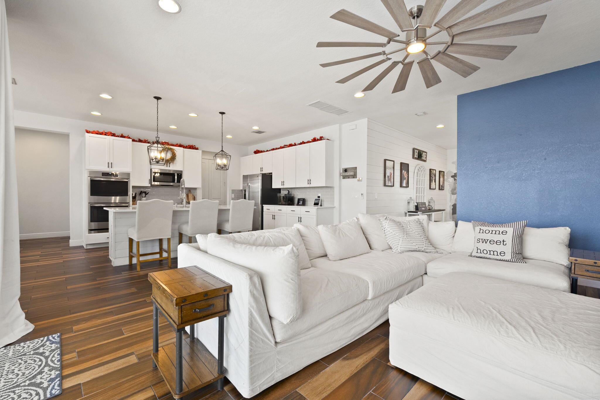 BANYAN BAY - Residential