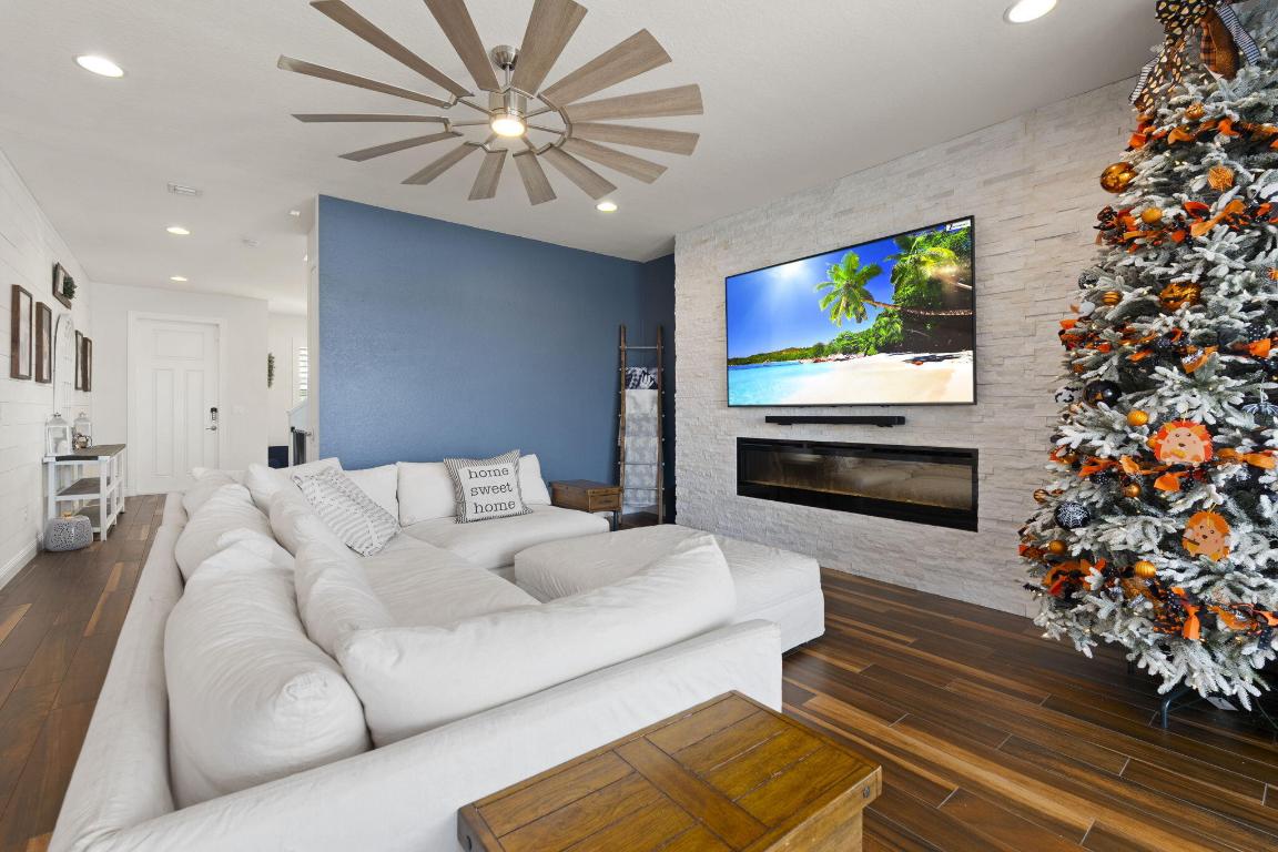 BANYAN BAY - Residential