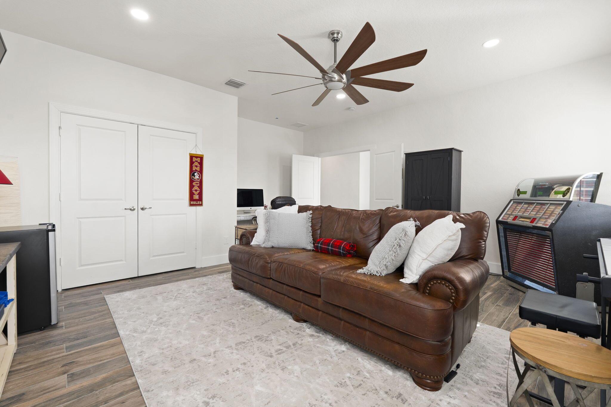 BANYAN BAY - Residential