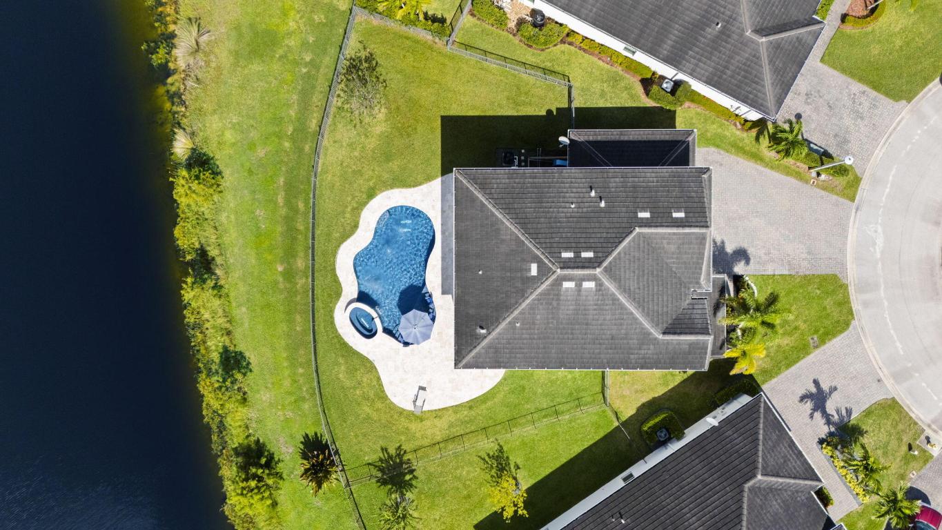 BANYAN BAY - Residential