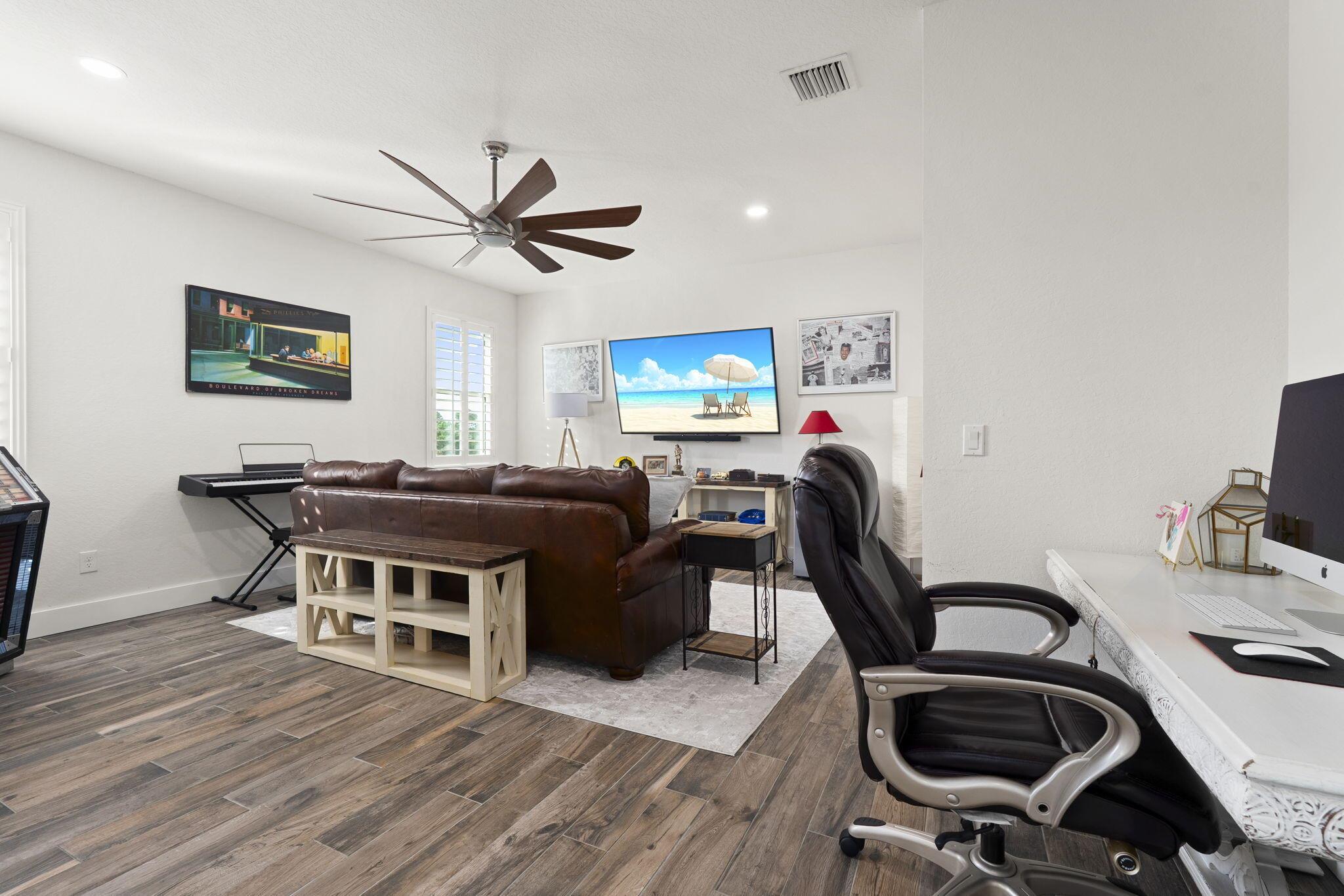 BANYAN BAY - Residential