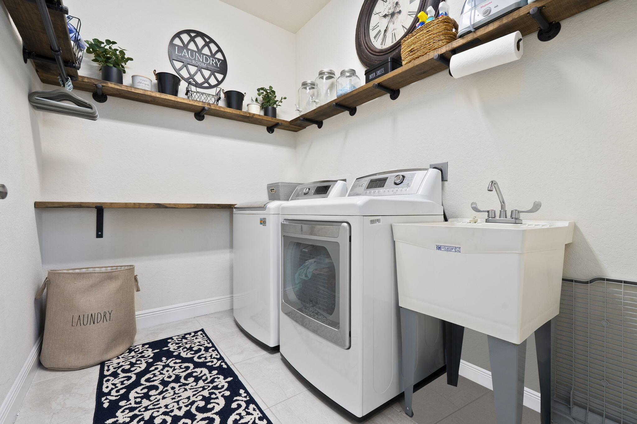 BANYAN BAY - Residential