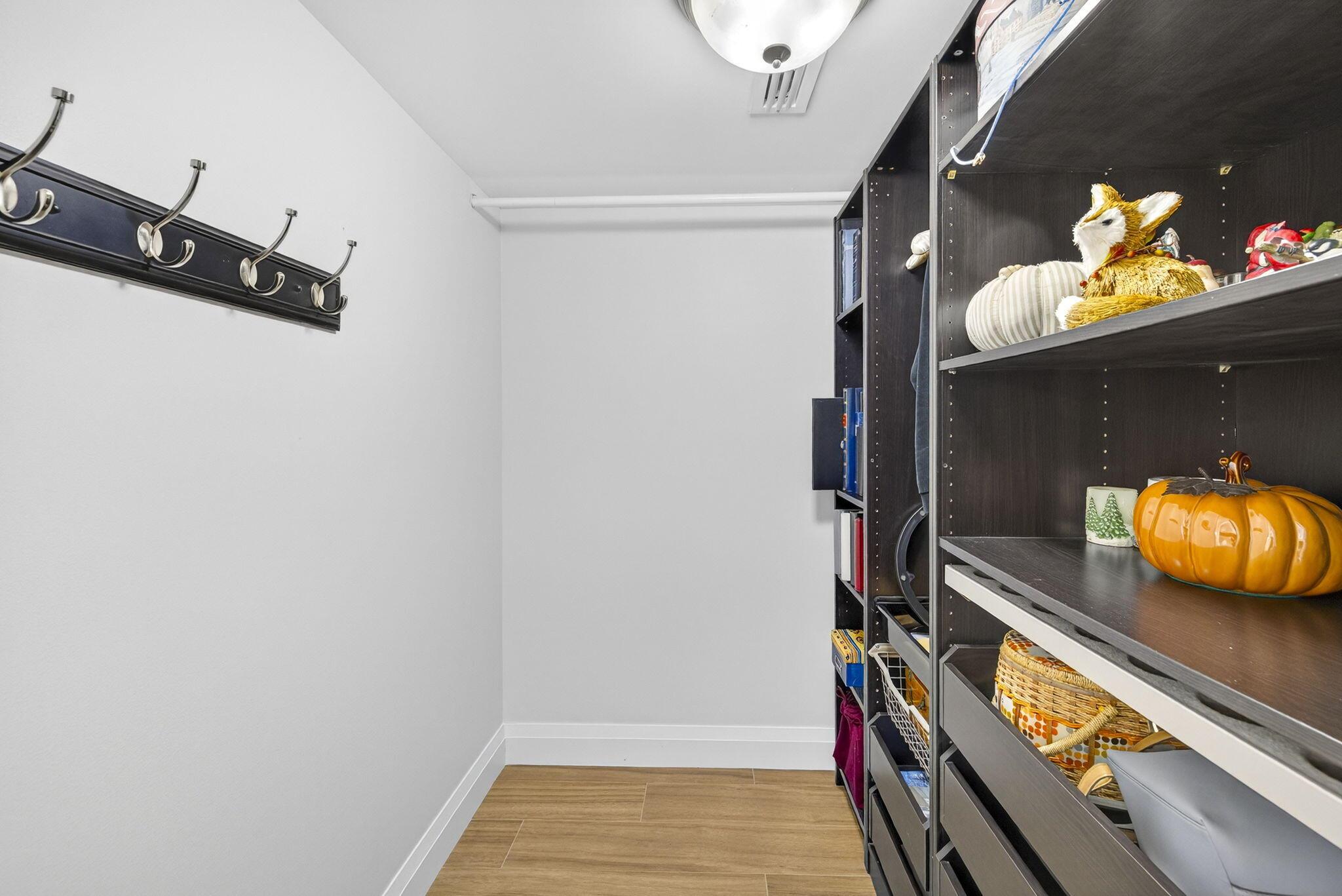 ROGERS CONDO - Residential