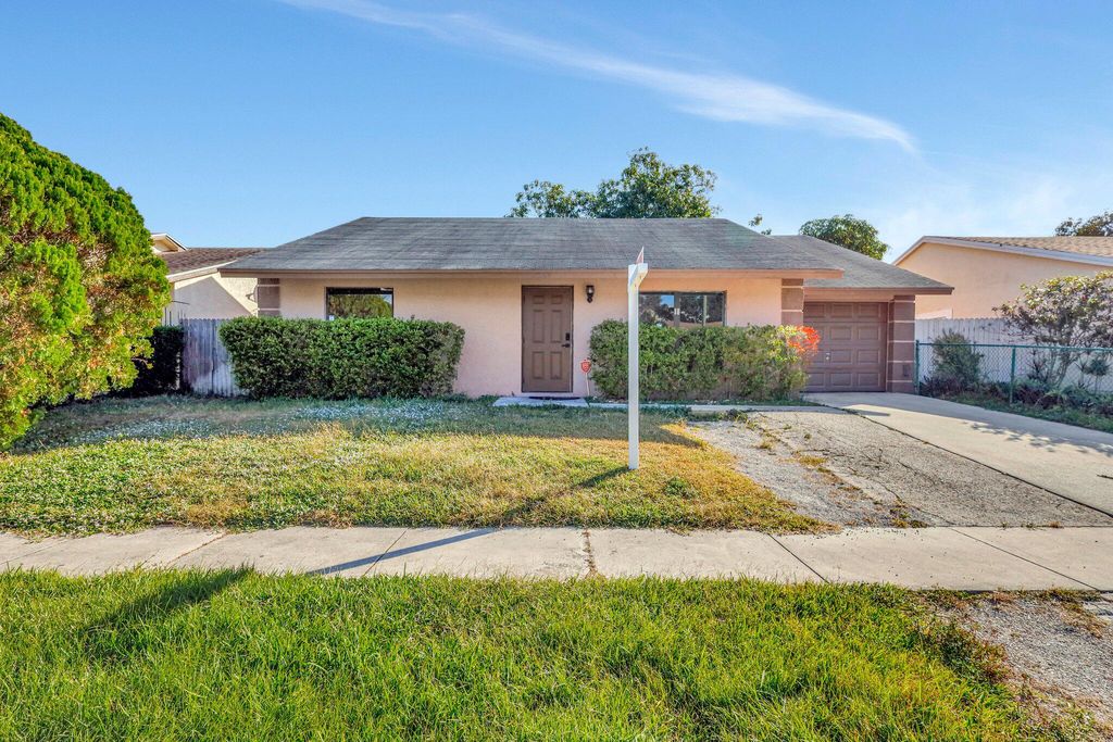 Photo of 7309 Willow Spring W, Boynton Beach, FL 33436 (MLS # R11038551)