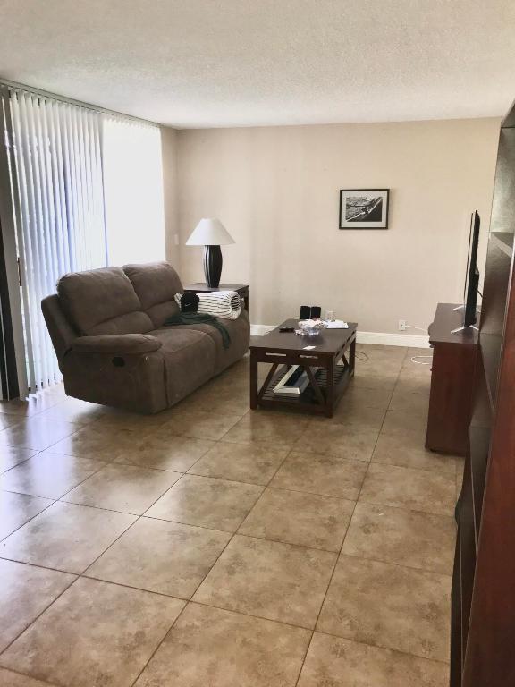 LAVERS DELRAY RACQUET CLUB CONDO - Residential Lease