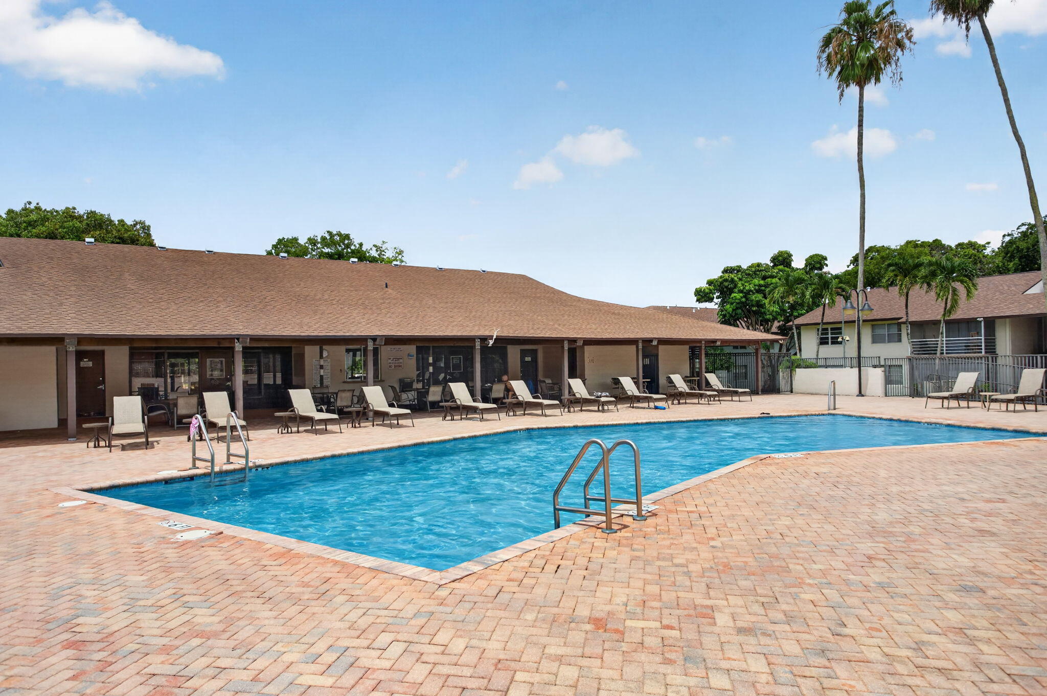 LAURELS AT MARGATE CONDO - Residential