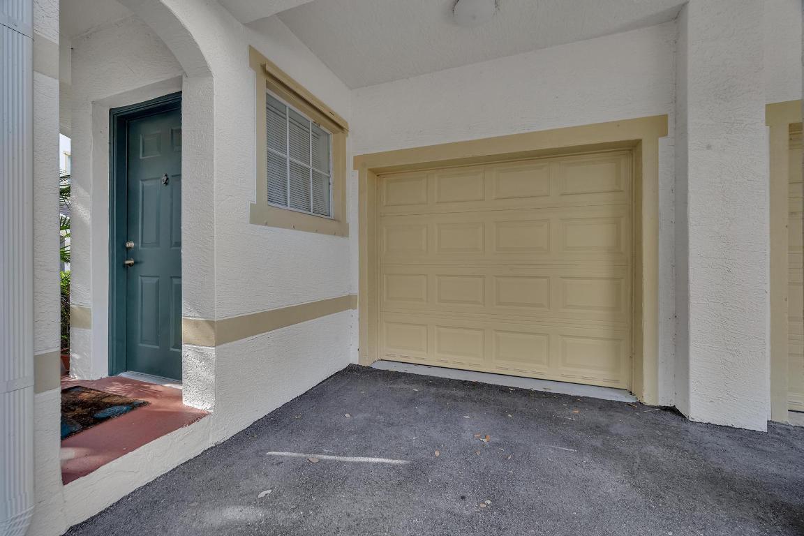 THE ESTATES AT STUART CONDO - Residential