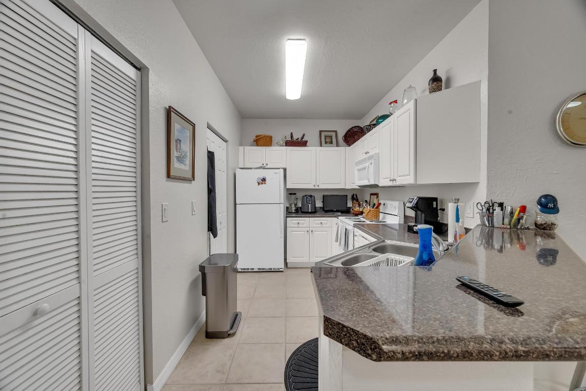 THE ESTATES AT STUART CONDO - Residential