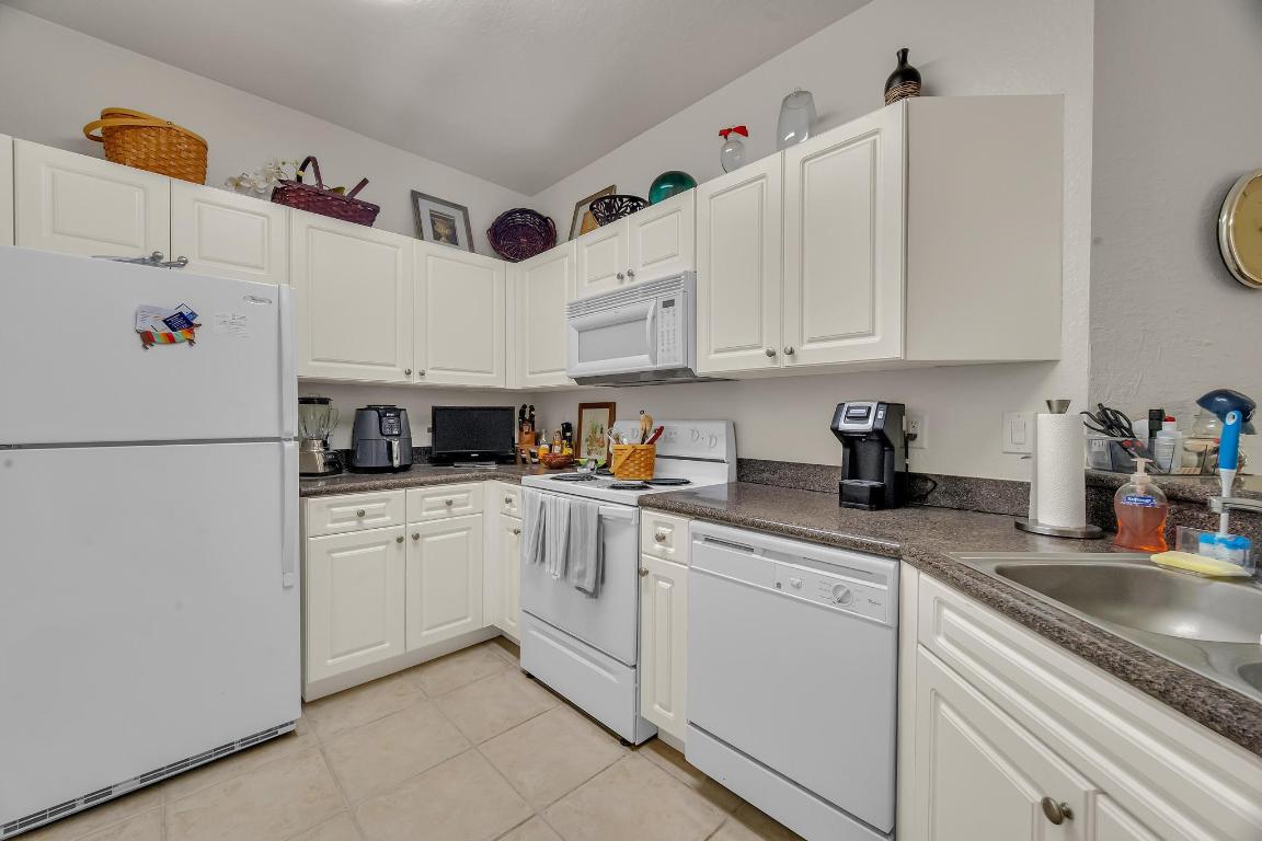 THE ESTATES AT STUART CONDO - Residential