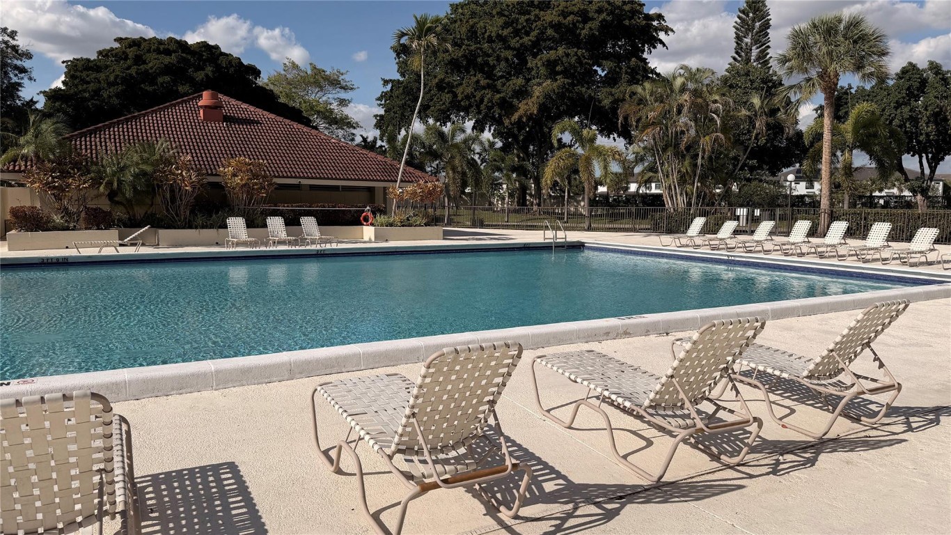 LAKE EMERALD CONDOMINIUM - Residential