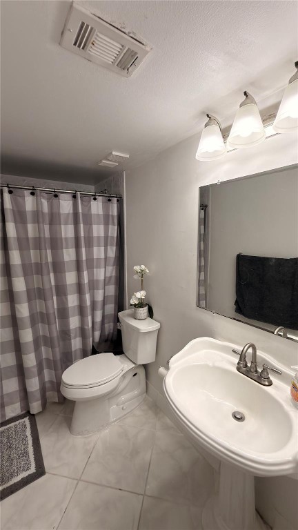 LAKE EMERALD CONDOMINIUM - Residential