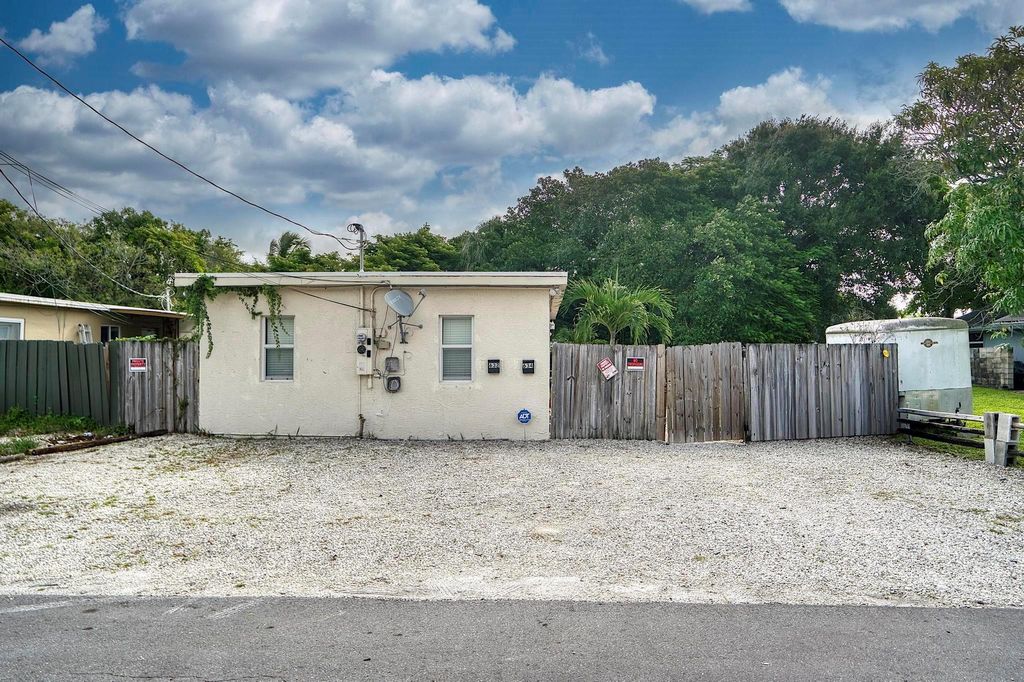 Photo of 632 NW 14th Ter, Fort Lauderdale, FL 33311 (MLS # F10530056)
