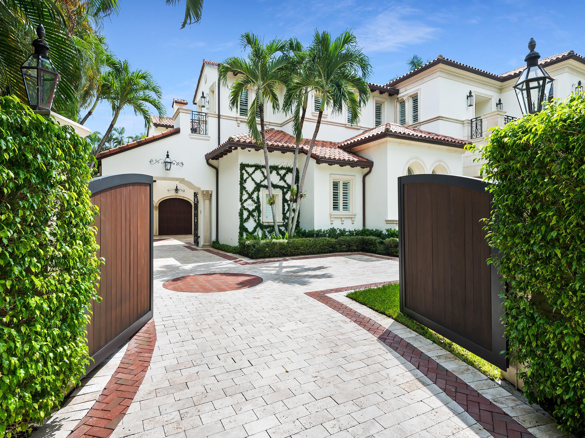 1033 SEASAGE Drive