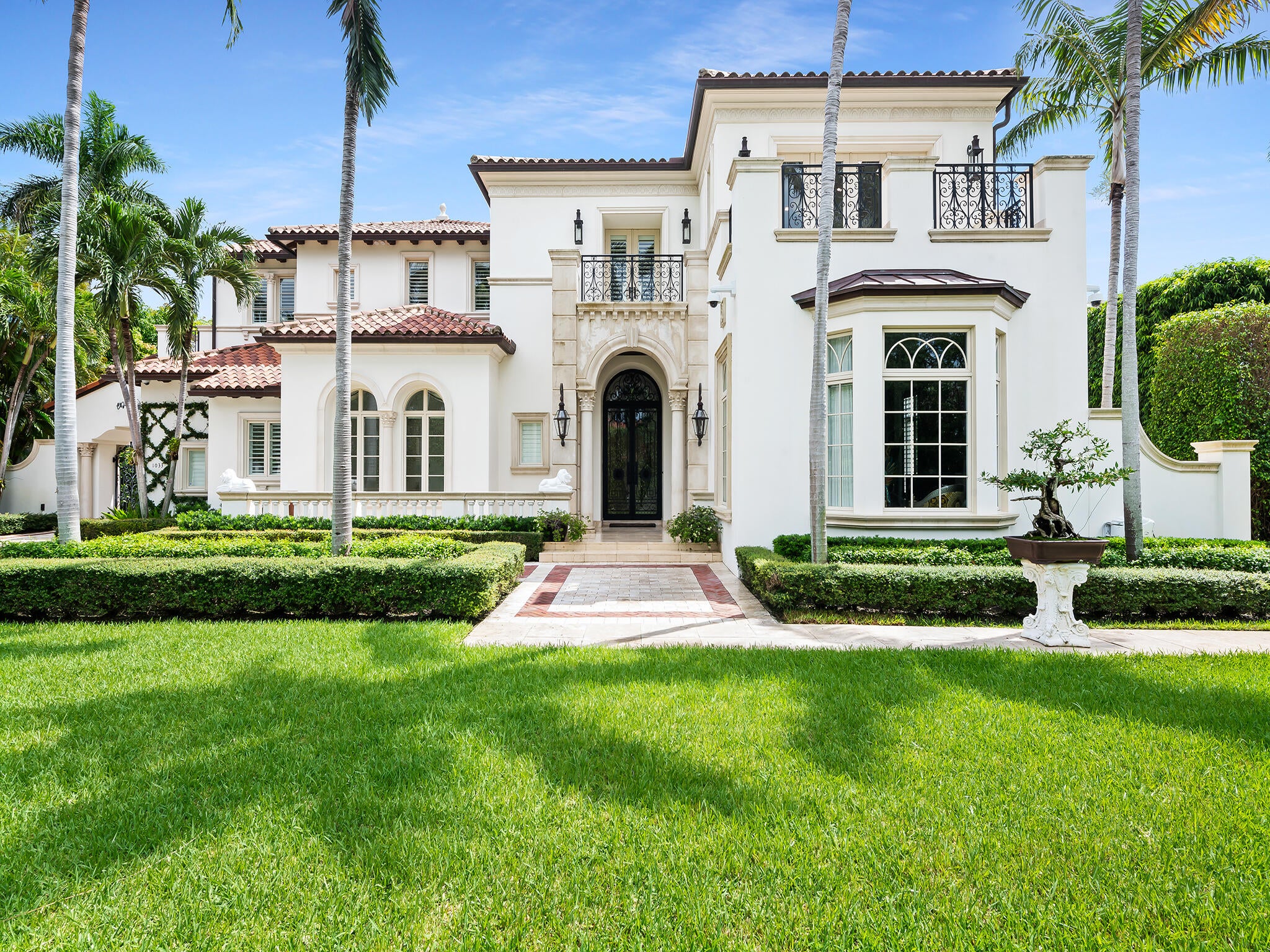 1033 SEASAGE Drive