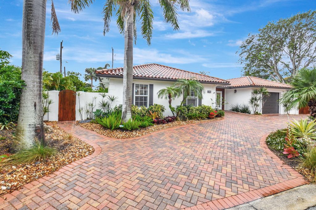 Photo of 644 South Road, Boynton Beach, FL 33435 (MLS # R11050599)