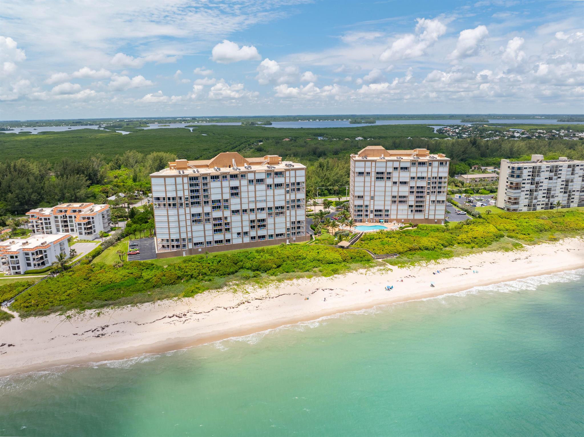 OCEANIQUE OCEANFRONT, A C - Residential