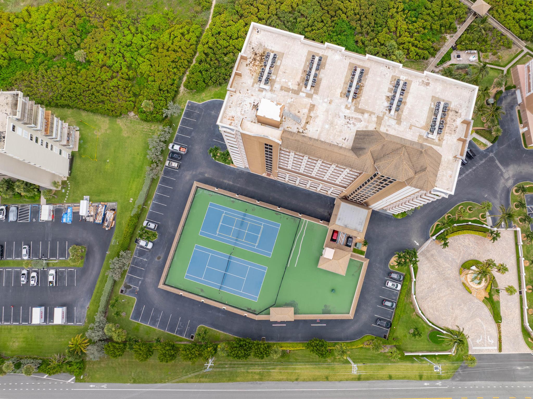 OCEANIQUE OCEANFRONT, A C - Residential