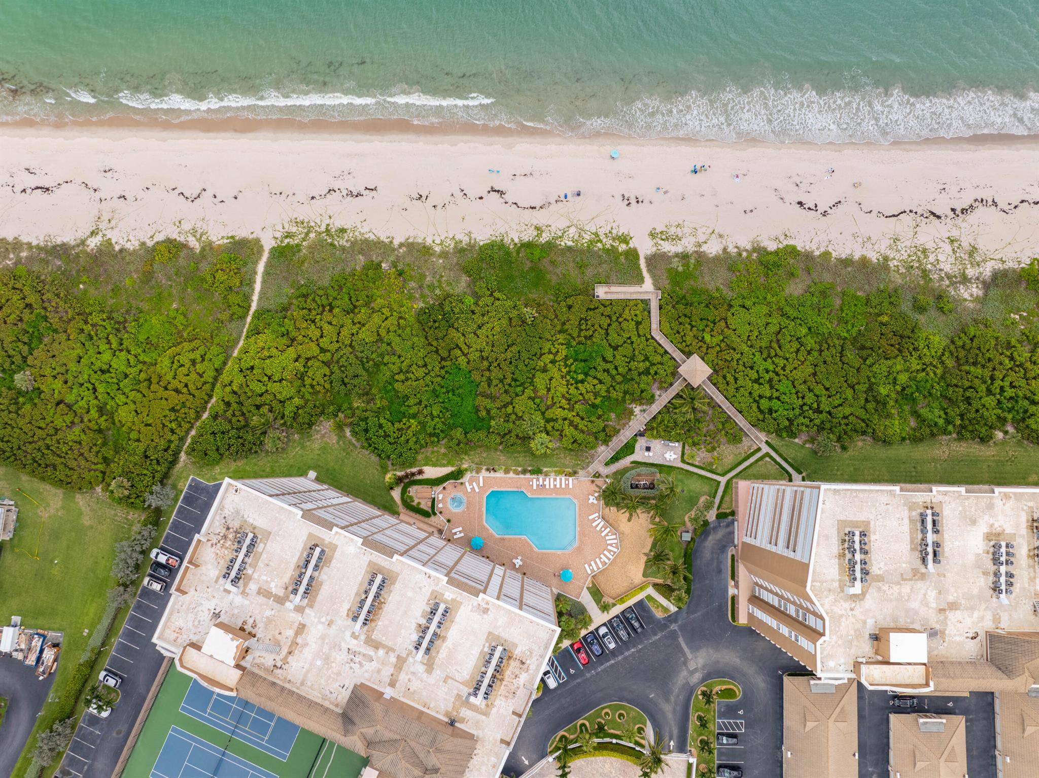 OCEANIQUE OCEANFRONT, A C - Residential