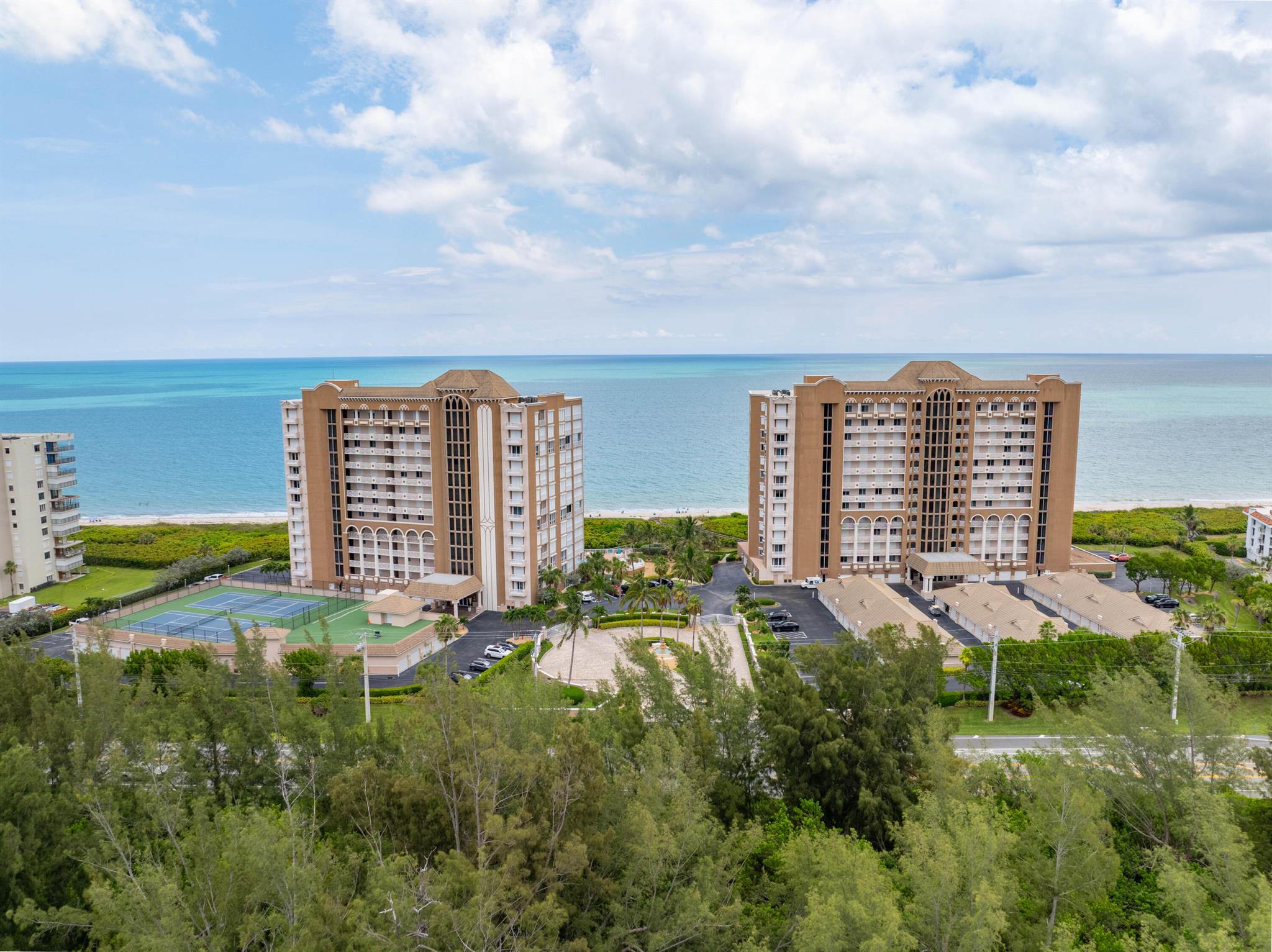 OCEANIQUE OCEANFRONT, A C - Residential