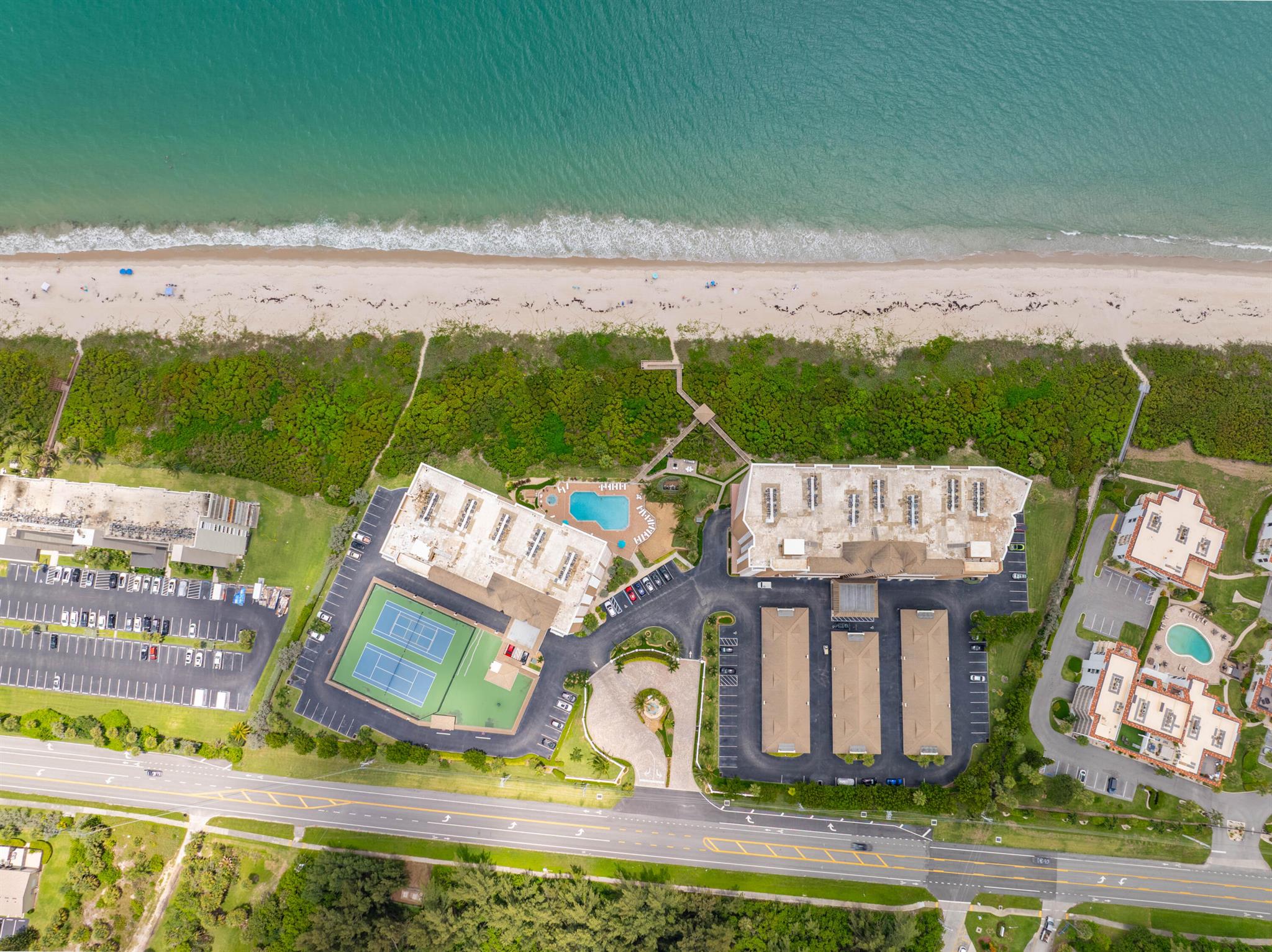 OCEANIQUE OCEANFRONT, A C - Residential