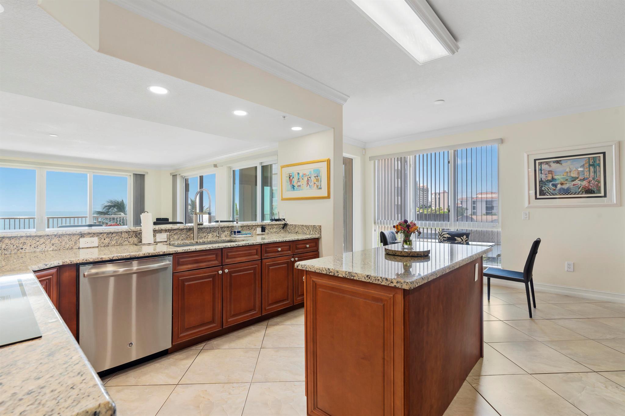 OCEANIQUE OCEANFRONT, A C - Residential