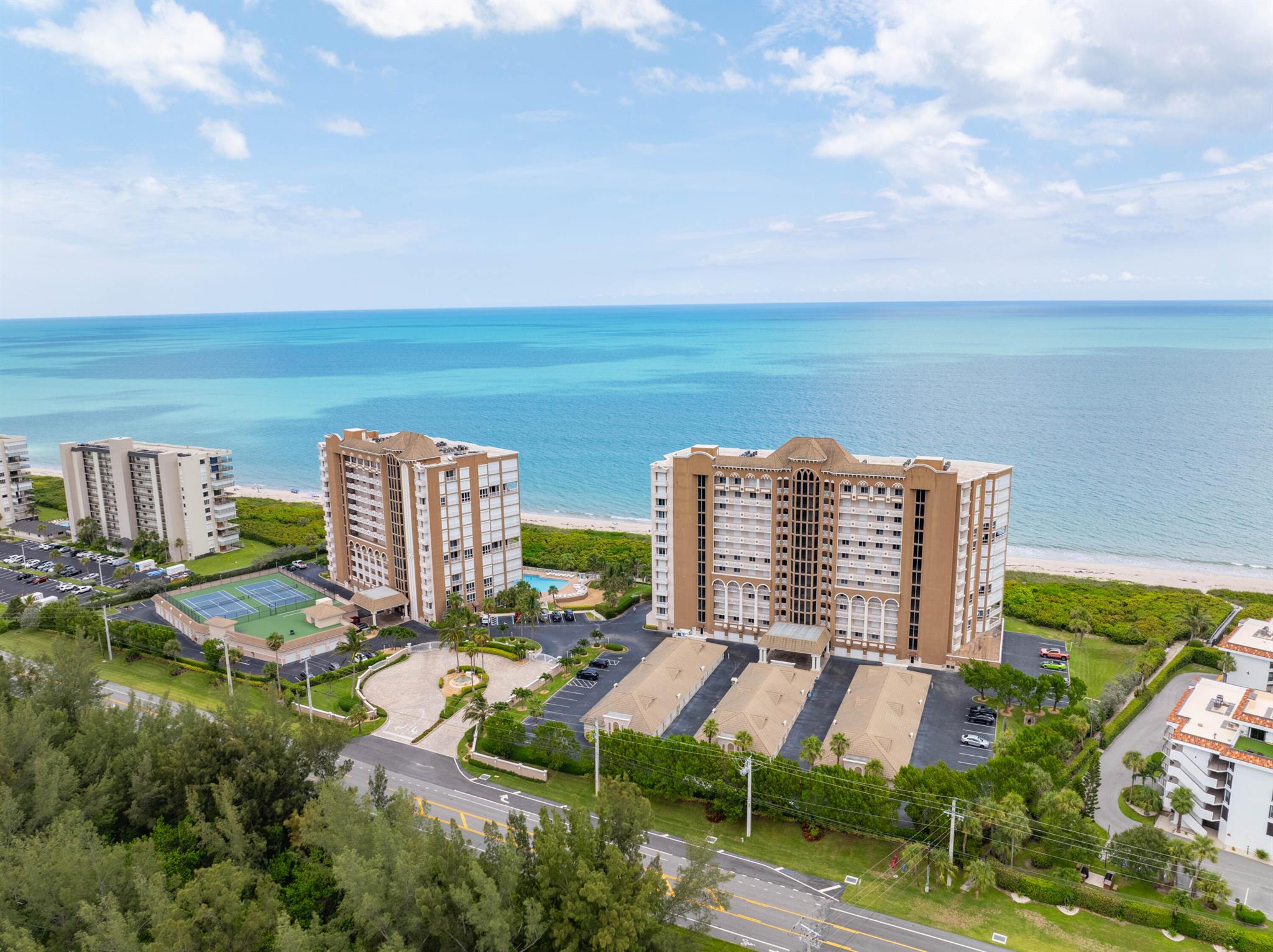 OCEANIQUE OCEANFRONT, A C - Residential