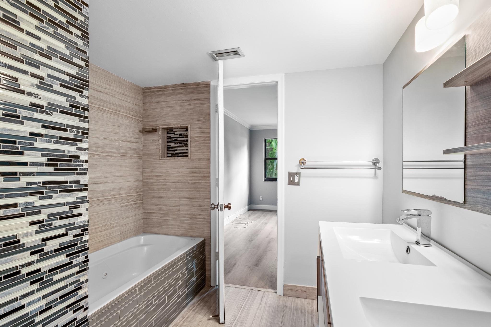 PALM VILLAS CONDO APTS - Residential Lease