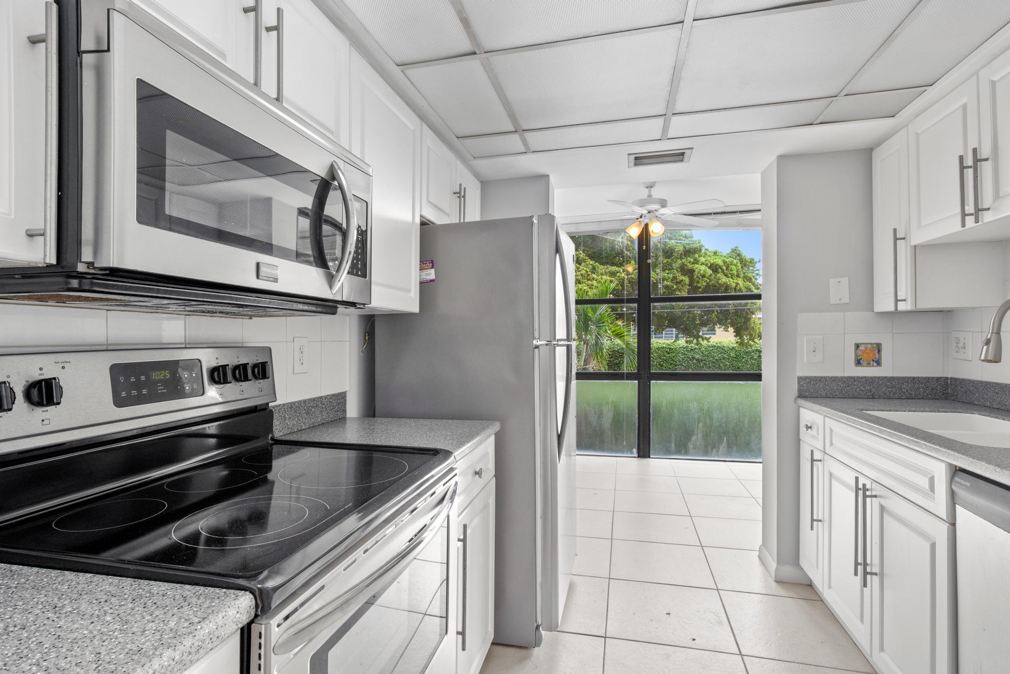 PALM VILLAS CONDO APTS - Residential Lease