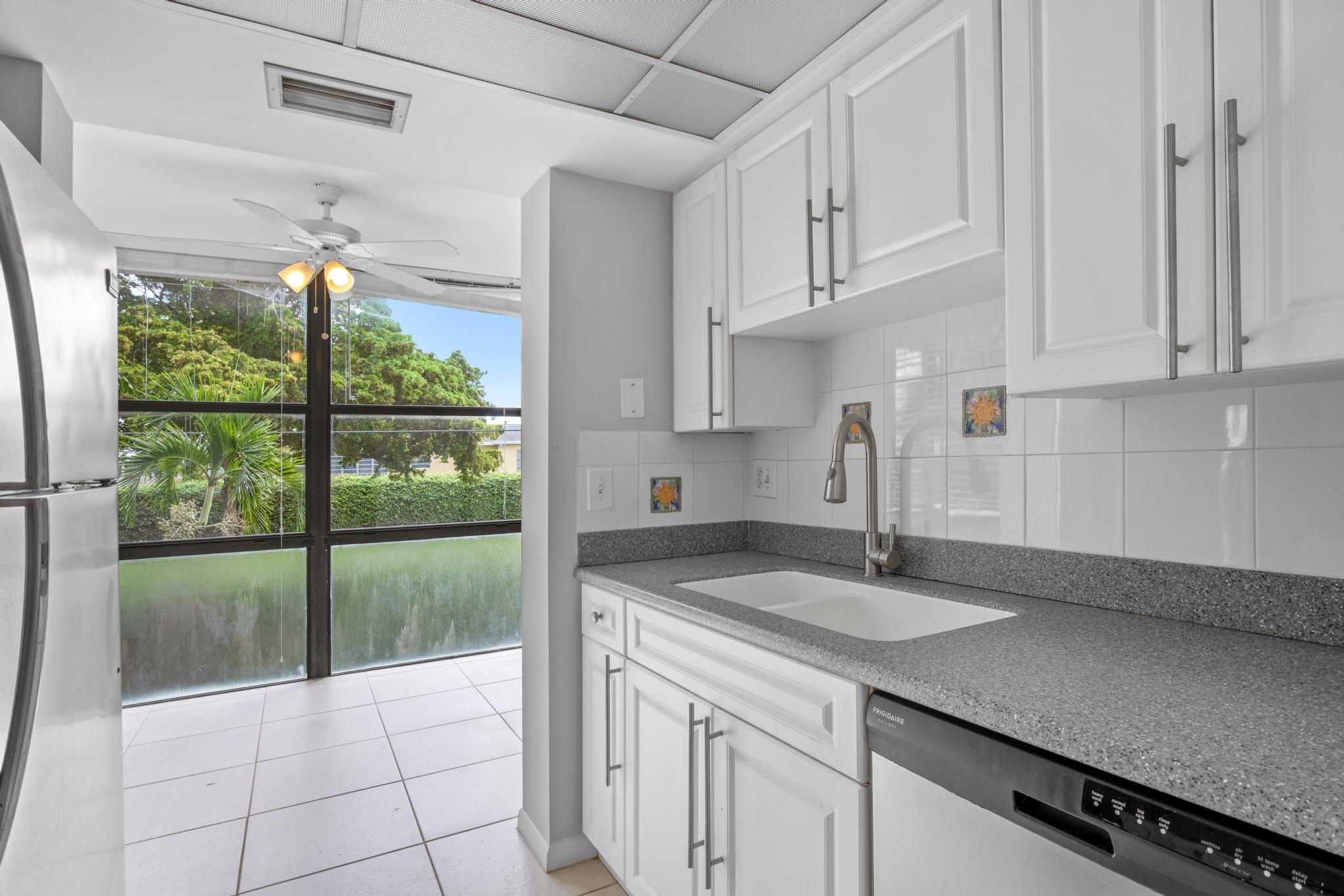 PALM VILLAS CONDO APTS - Residential Lease