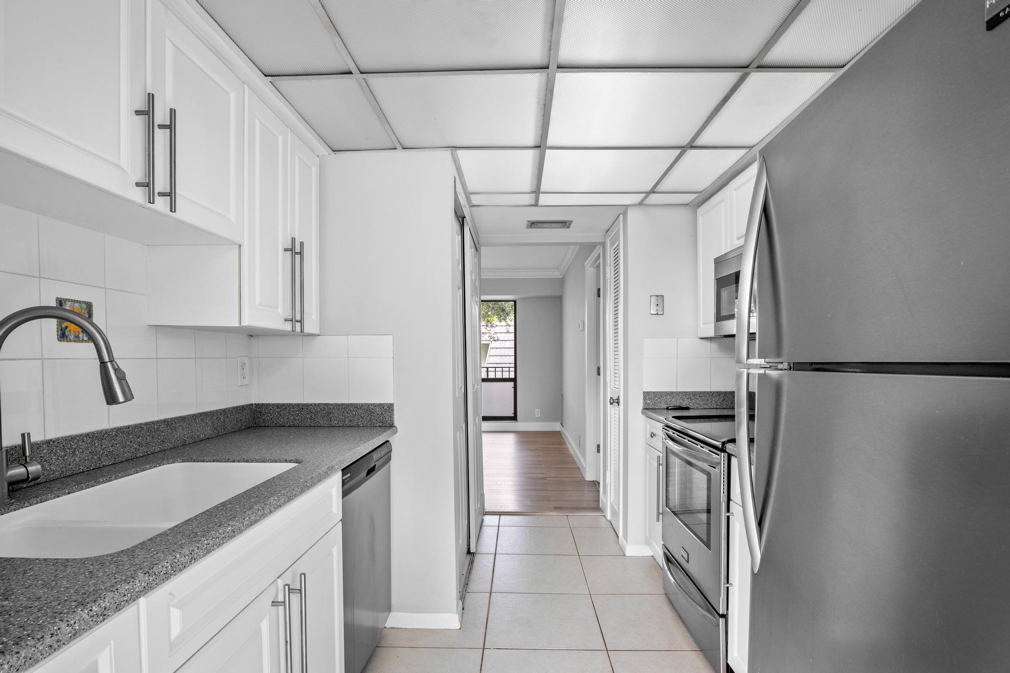 PALM VILLAS CONDO APTS - Residential Lease