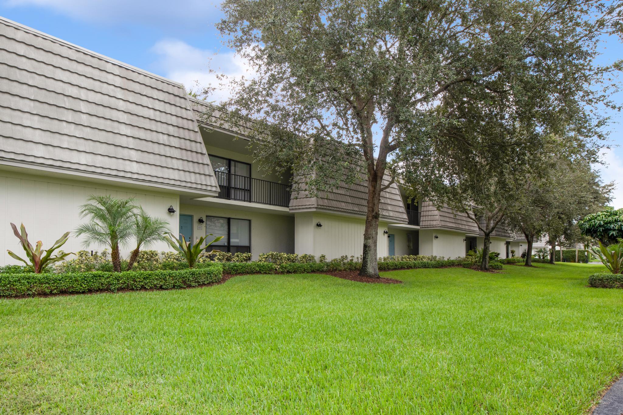 PALM VILLAS CONDO APTS - Residential Lease