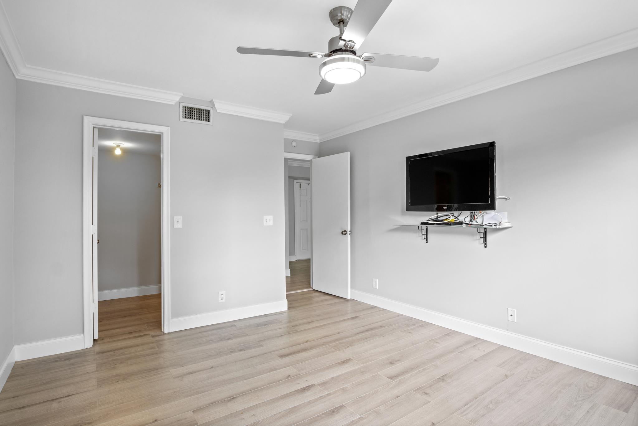 PALM VILLAS CONDO APTS - Residential Lease
