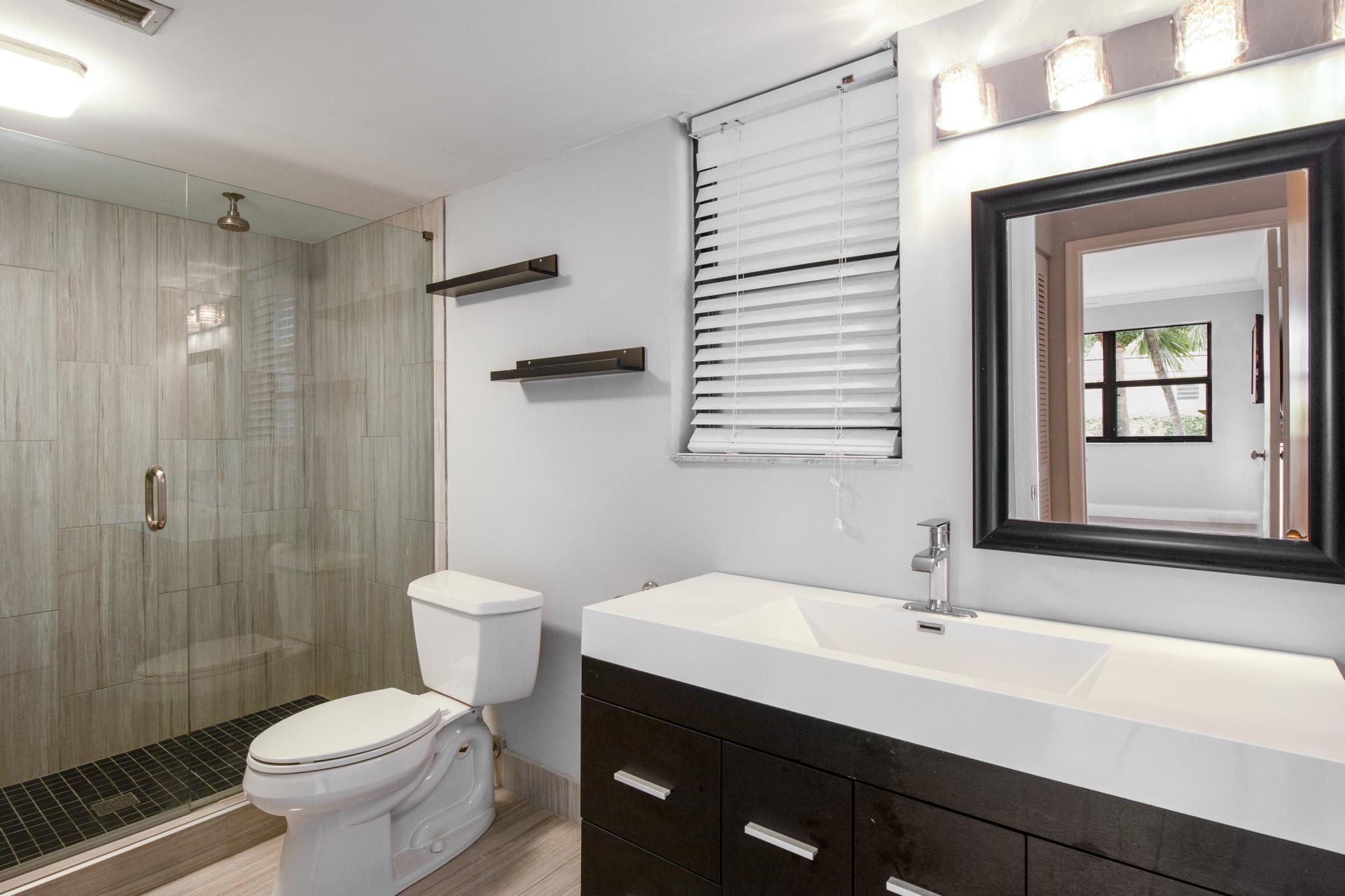 PALM VILLAS CONDO APTS - Residential Lease
